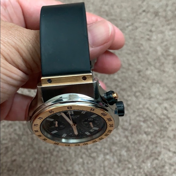 Item # C16 - AUTHENTIC MENS HUBLOT AUTOMATIC WATCH - Picture 9 of 11